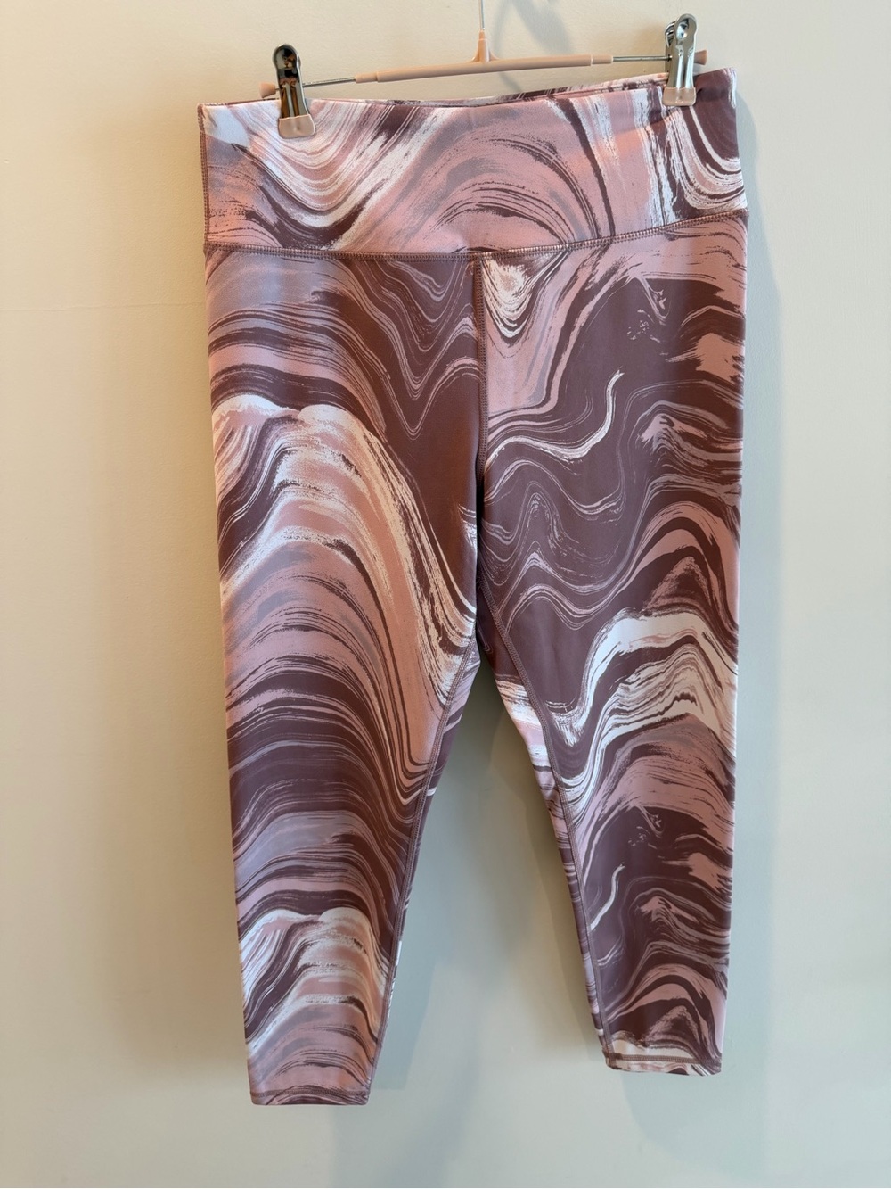 WalkPop Marble Swirl Dusty Pink Capri Leggings - Size M